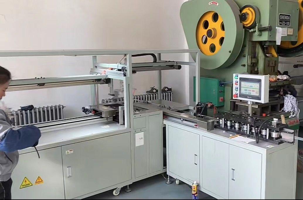 मानव रहित प्रबंधन जेब फिल्टर आंतरिक फ्रेम बनाने की मशीन 220V 5.5KW